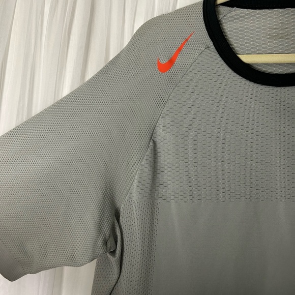 Vintage Nike MMIV Men's Gray Shirt with Orange Accent - Picture 3 of 5